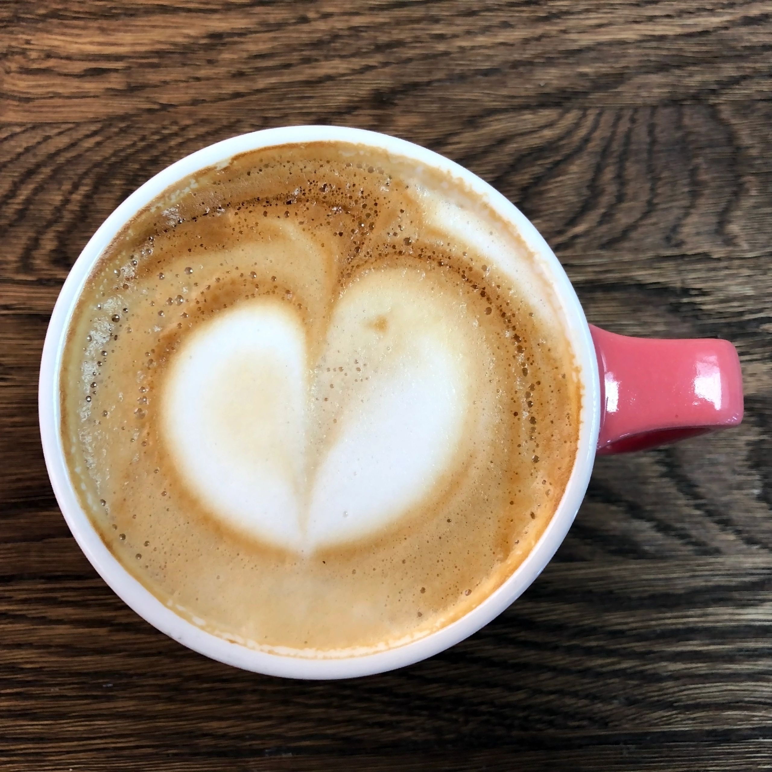 Café de spécialité avec latte art