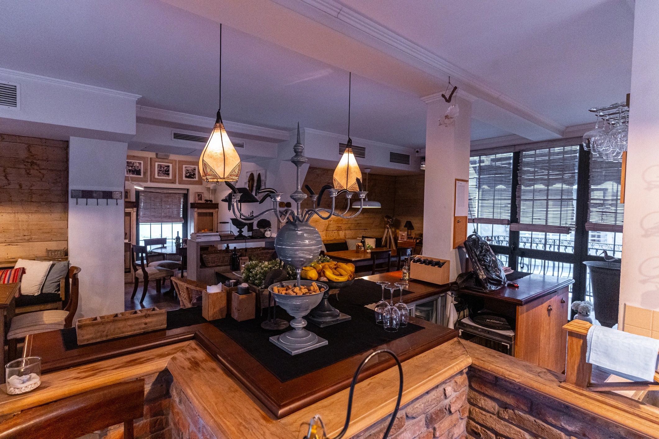 Décor soigné d’un café moderne et chaleureux